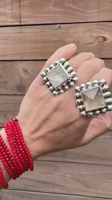 Anillo Pirámide Pelotitas Cuarzo Cristal